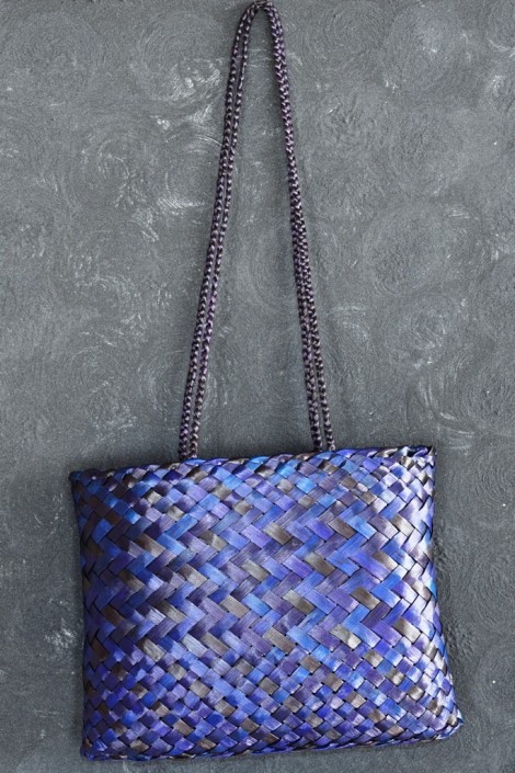 AllFlax - traditional flax weaving: dark kete