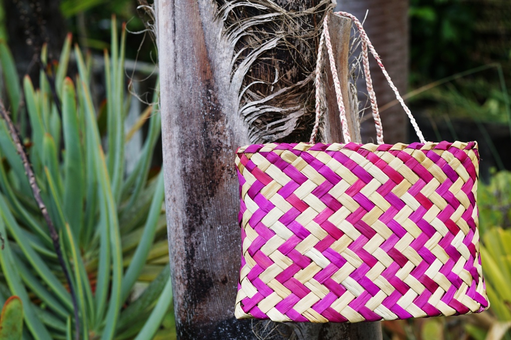 AllFlax - traditional Maori flax weaving: kete/bag