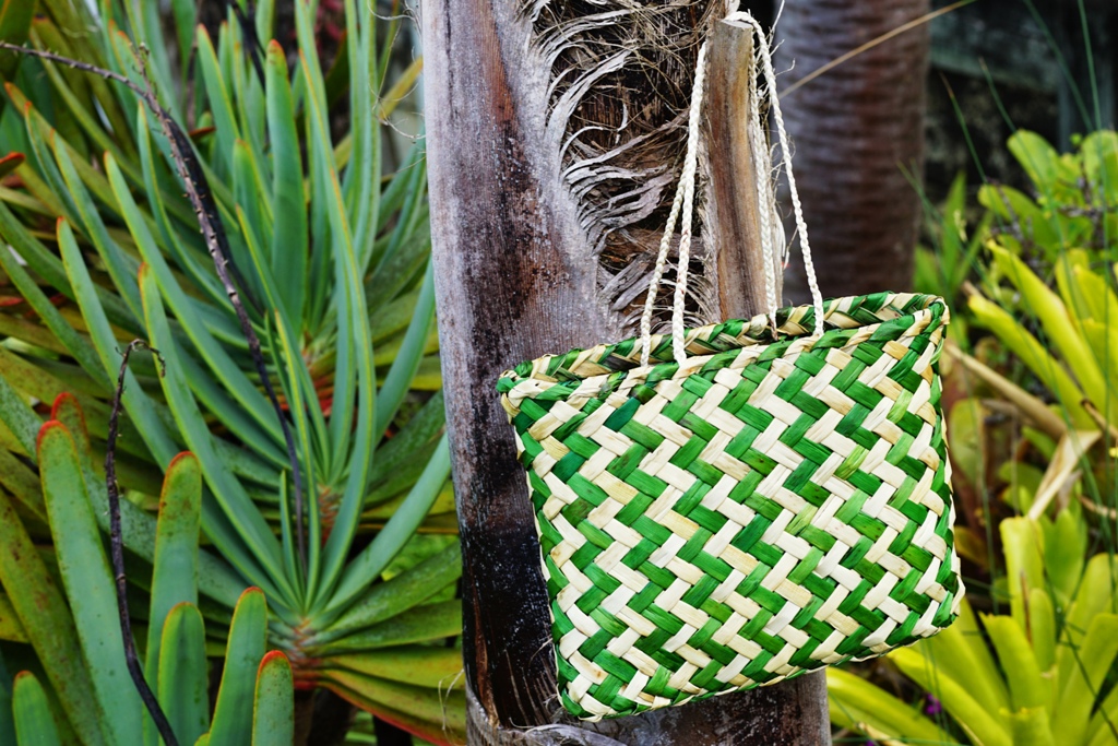 AllFlax - traditional Maori flax weaving: kete/bag