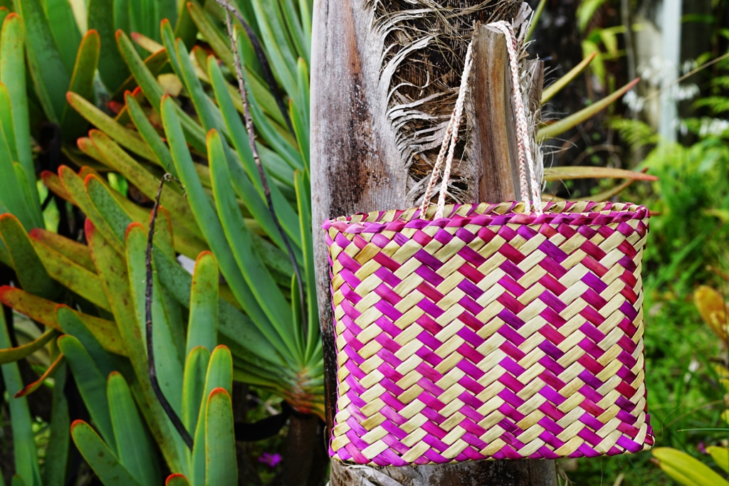 AllFlax - traditional Maori flax weaving: kete/bag