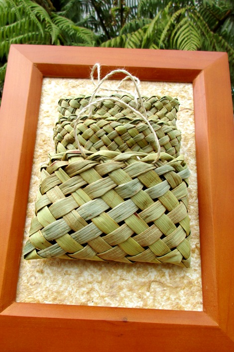 AllFlax - contemporary flax weaving: mini kete