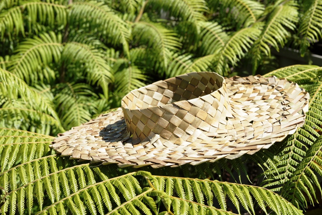 AllFlax - traditional flax weaving: potae with wide rim