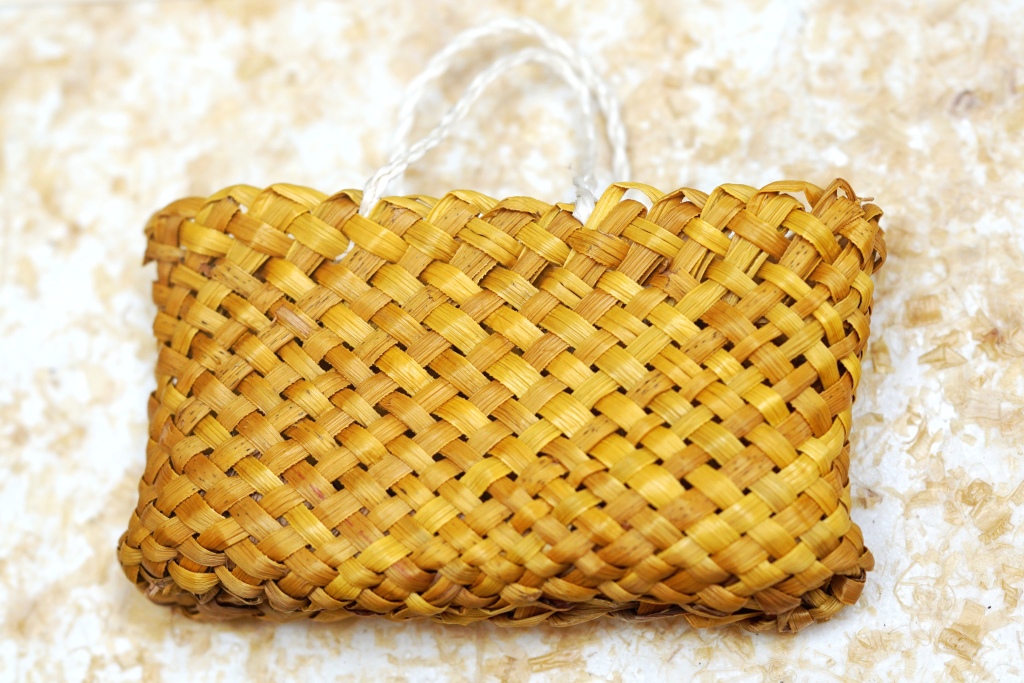 AllFlax - contemporary flax weaving: mini kete