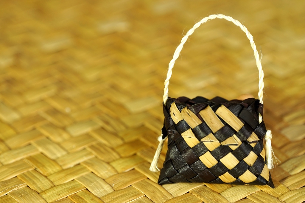 AllFlax - contemporary flax weaving: mini kete