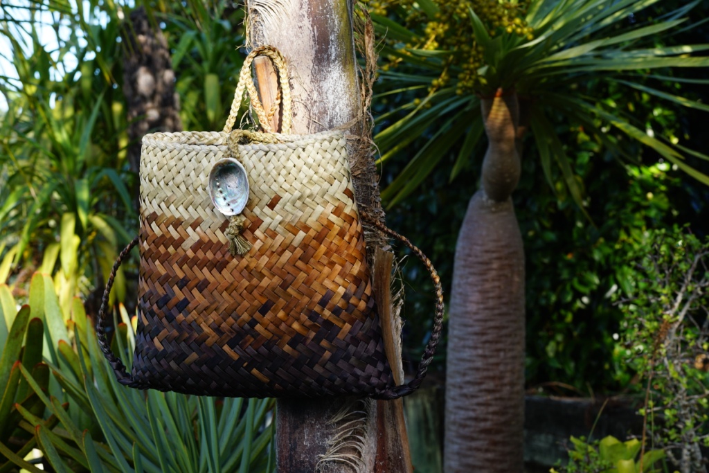 AllFlax - traditional flax weaving: pikau/backpack