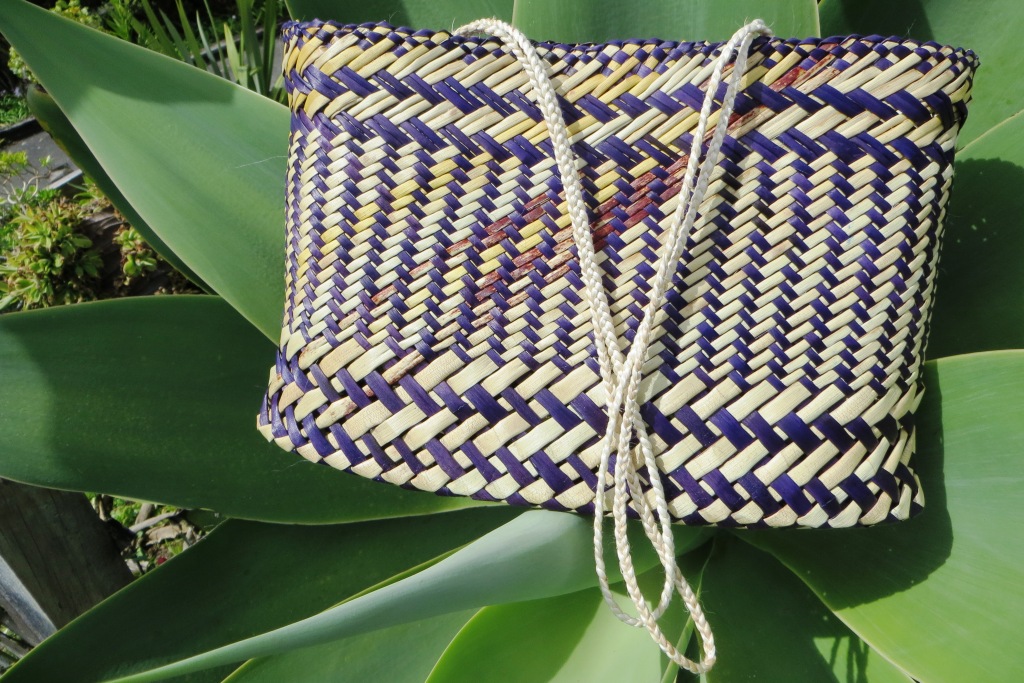 AllFlax - traditional flax weaving: kete